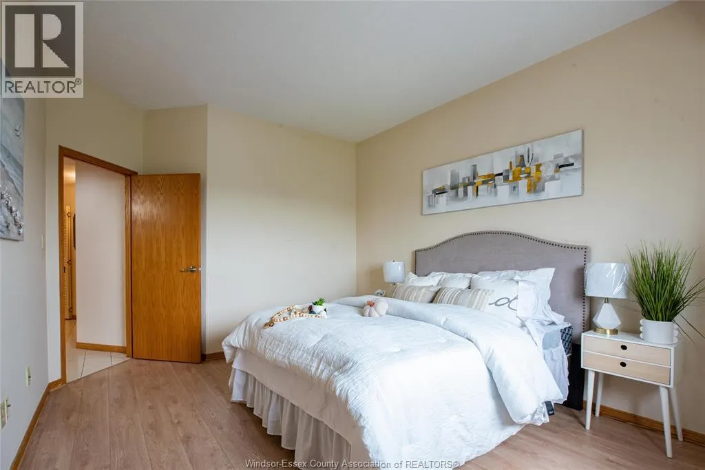 5151 RIVERSIDE Drive Unit# 905