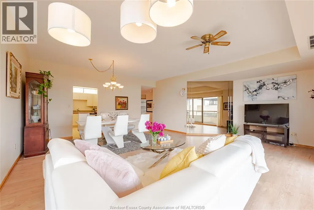 5151 RIVERSIDE Drive Unit# 905
