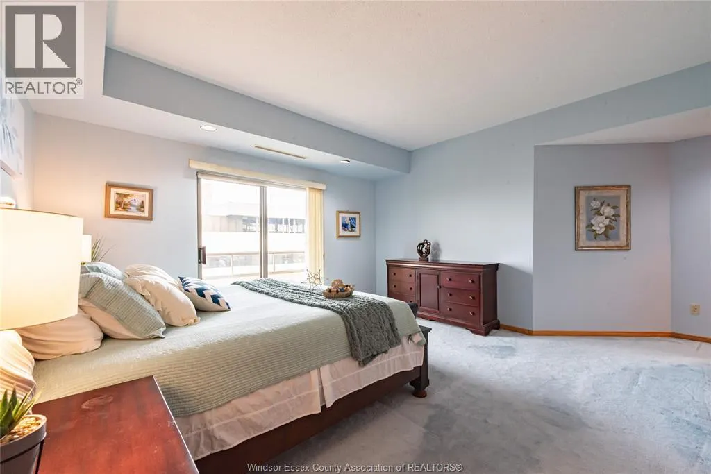 5151 RIVERSIDE Drive Unit# 905
