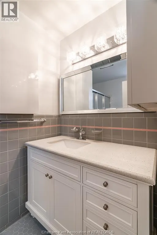 427 King STREET West