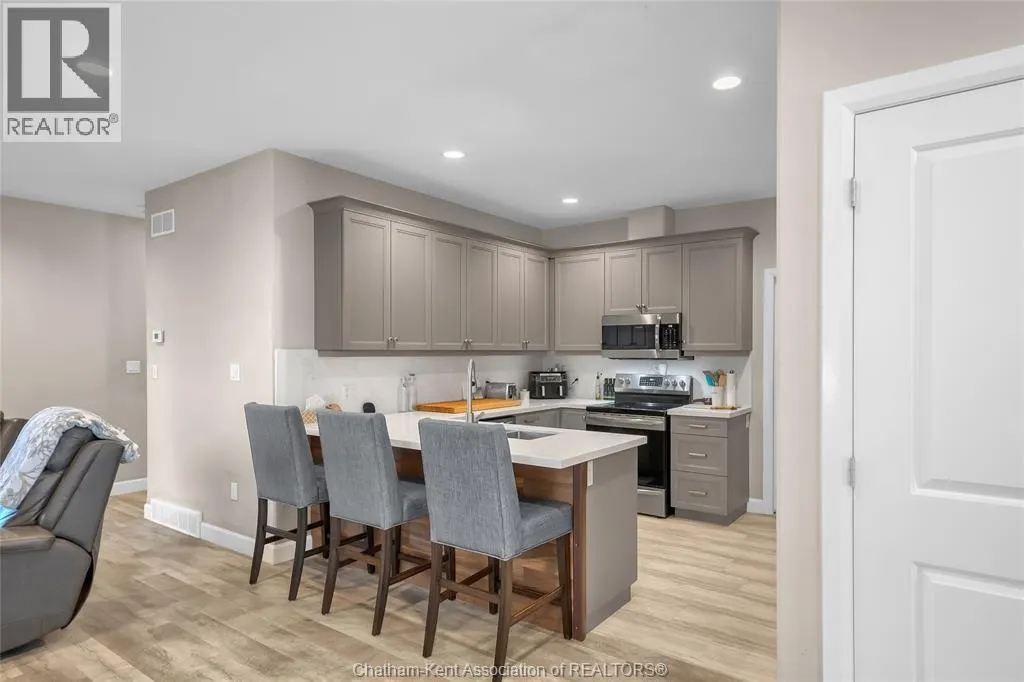 248 Moonstone CRESCENT