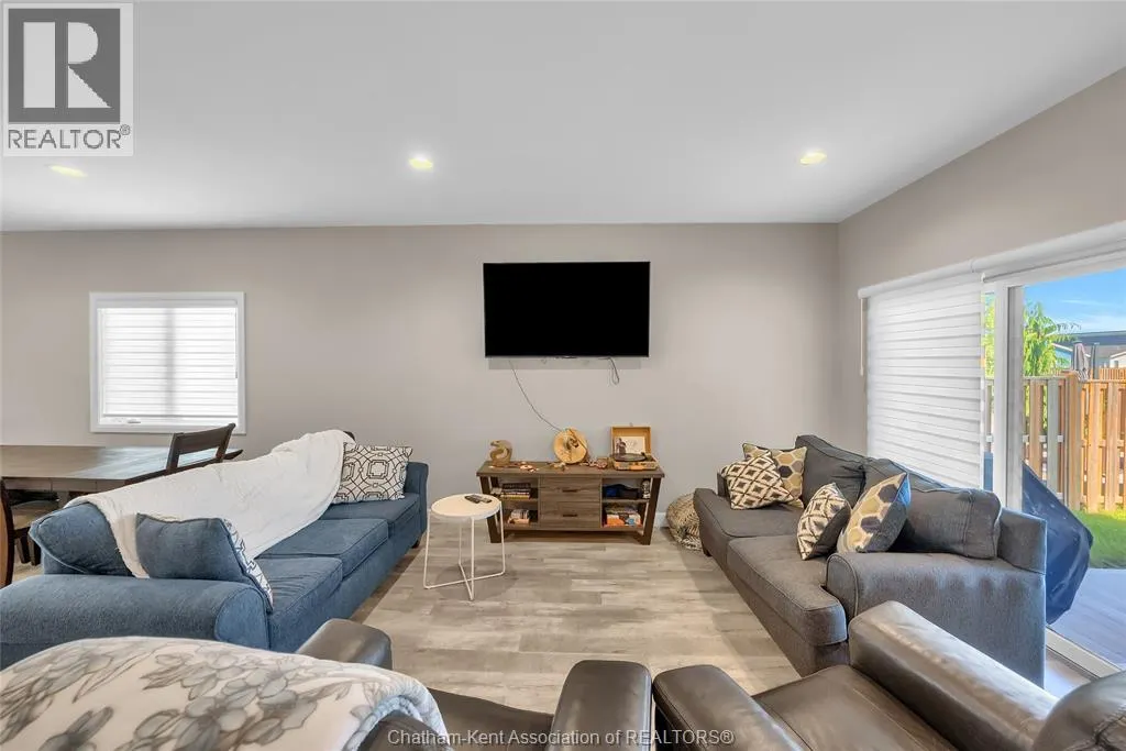 248 Moonstone CRESCENT