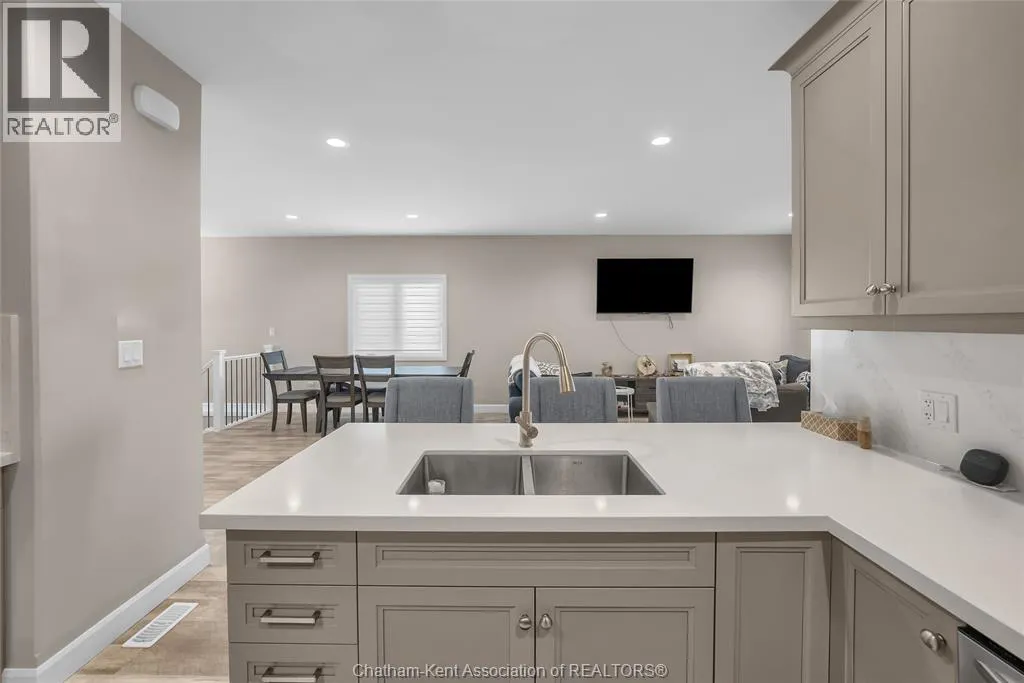 248 Moonstone CRESCENT