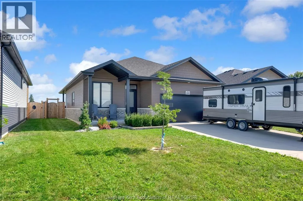 248 Moonstone CRESCENT