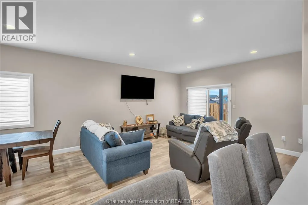 248 Moonstone CRESCENT