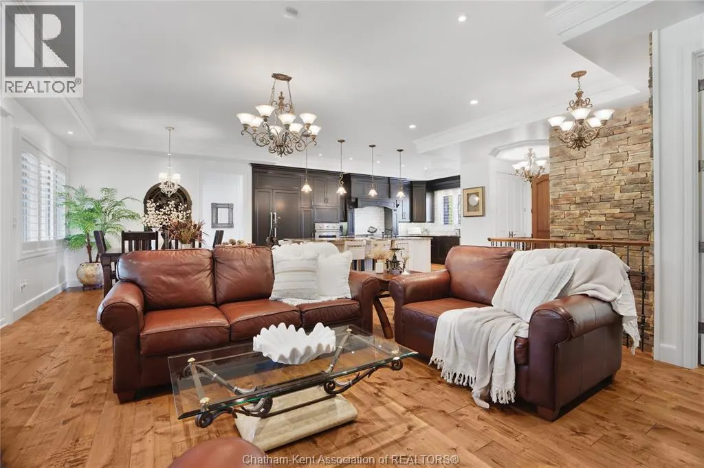 626 Gregory DRIVE East