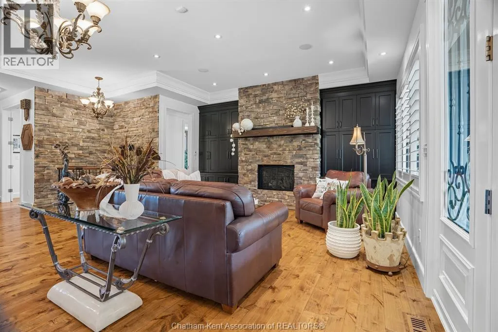 626 Gregory DRIVE East