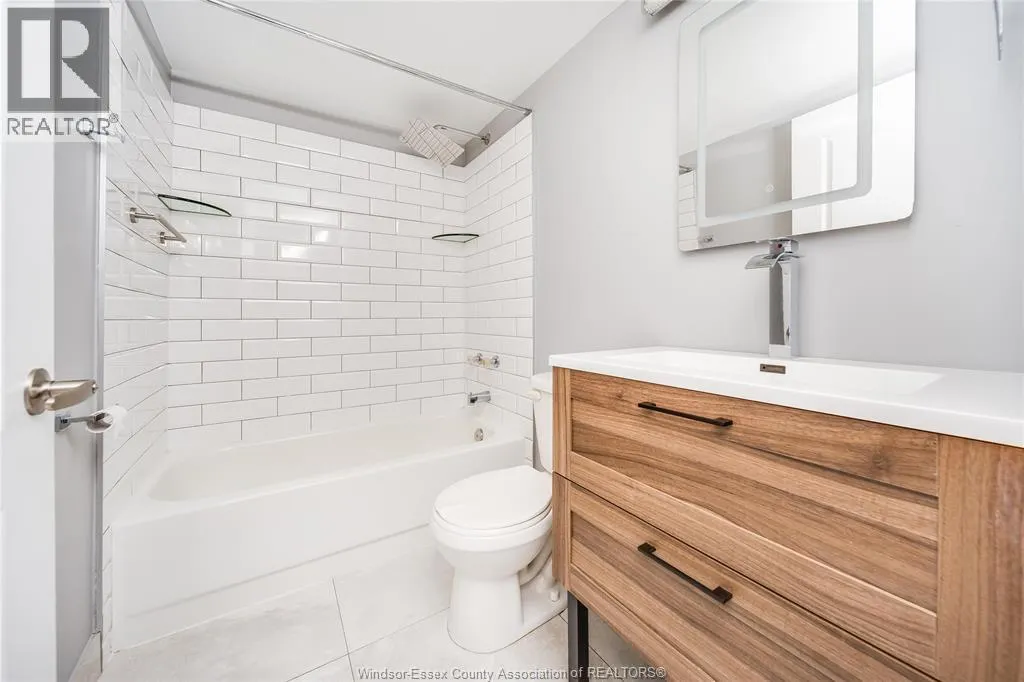 1219 MONMOUTH