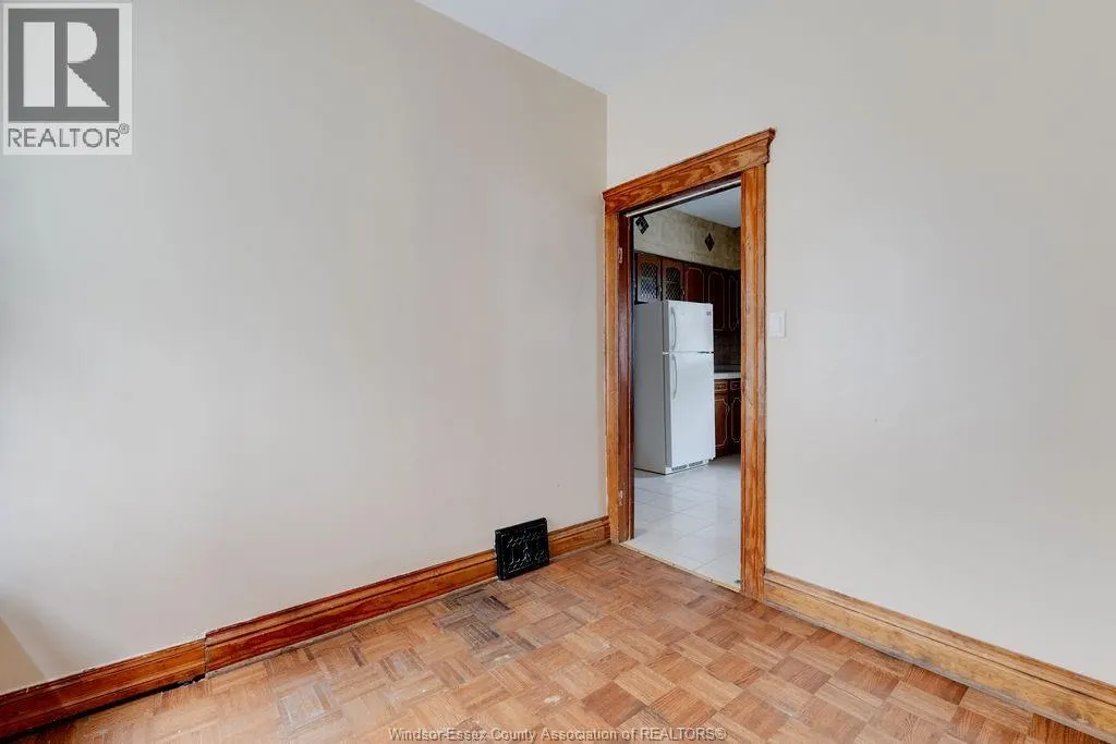 915 ELSMERE