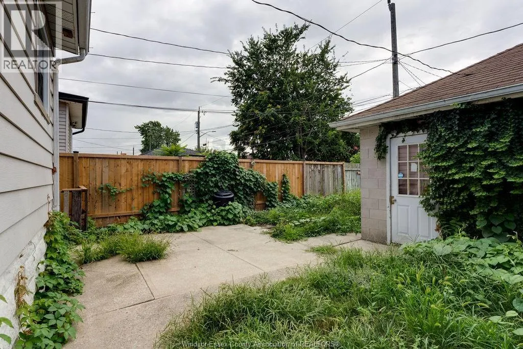 915 ELSMERE