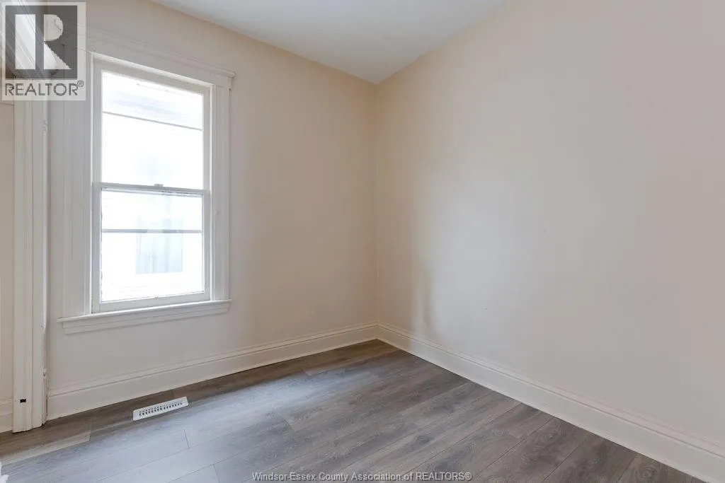 915 ELSMERE