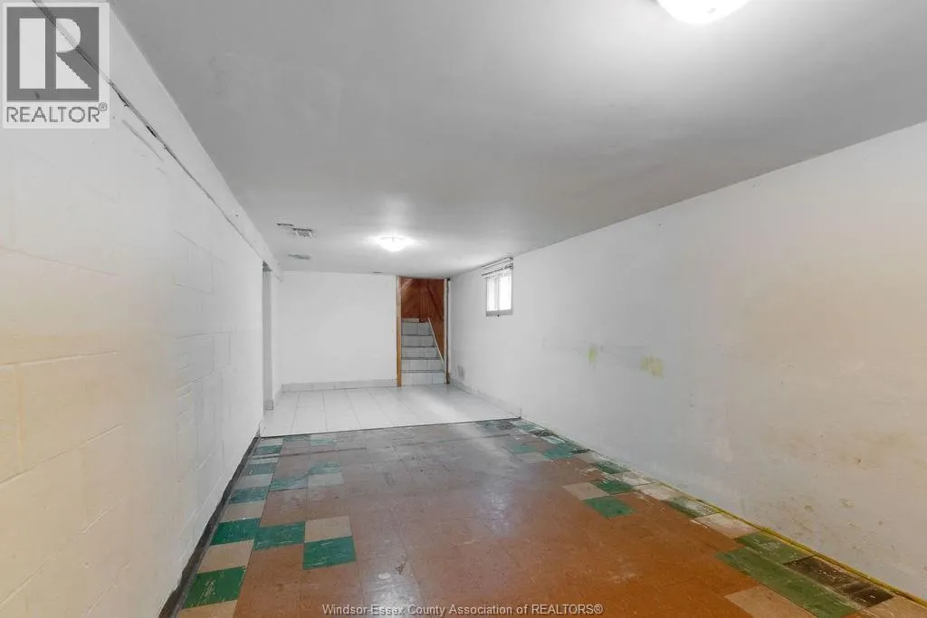 915 ELSMERE