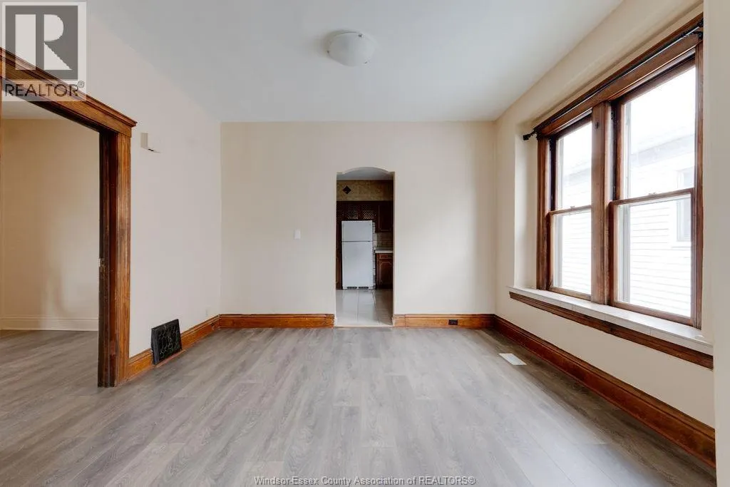 915 ELSMERE