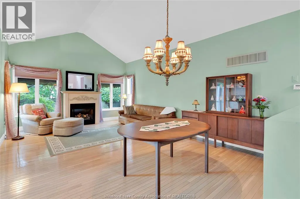 579 COUSINEAU ROAD