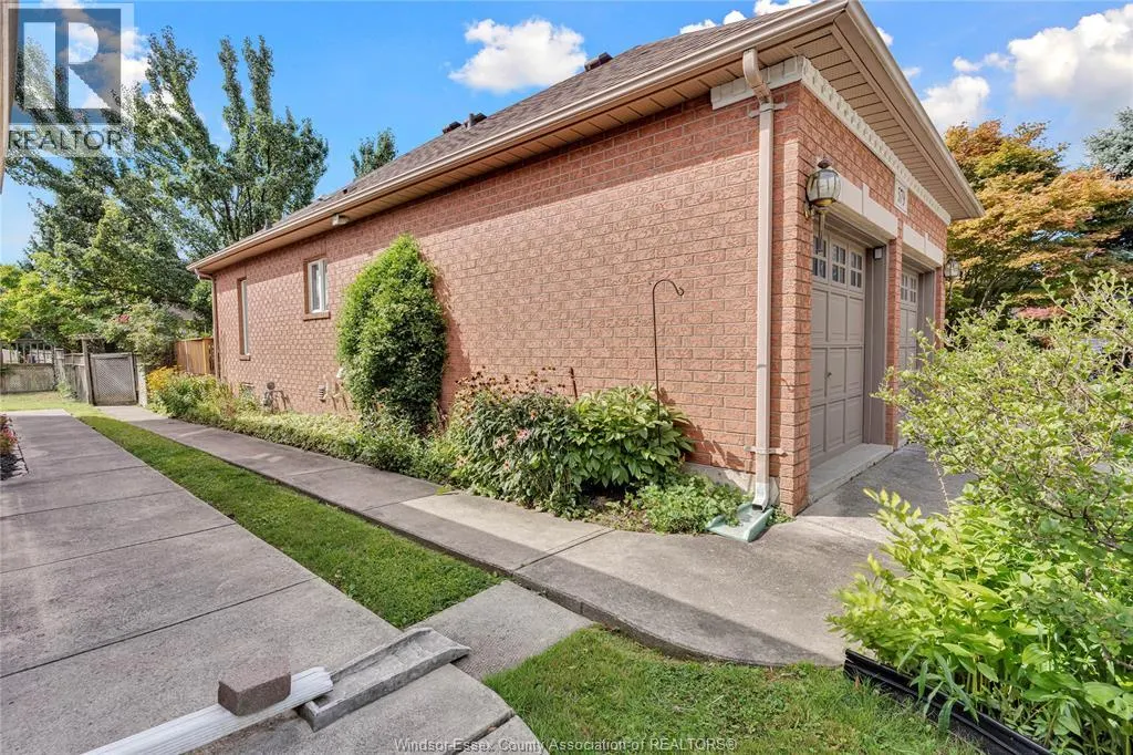 579 COUSINEAU ROAD