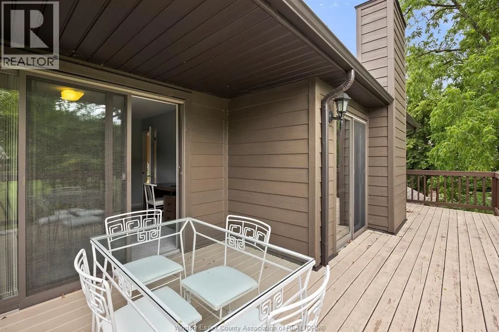 15 FAIRWAY CRESCENT