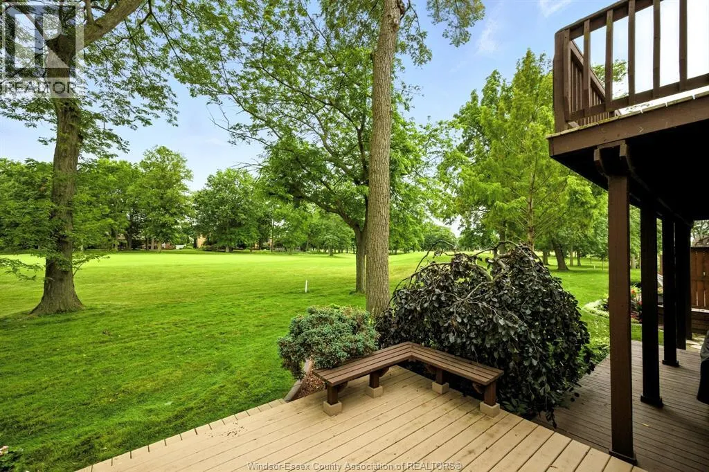 15 FAIRWAY CRESCENT