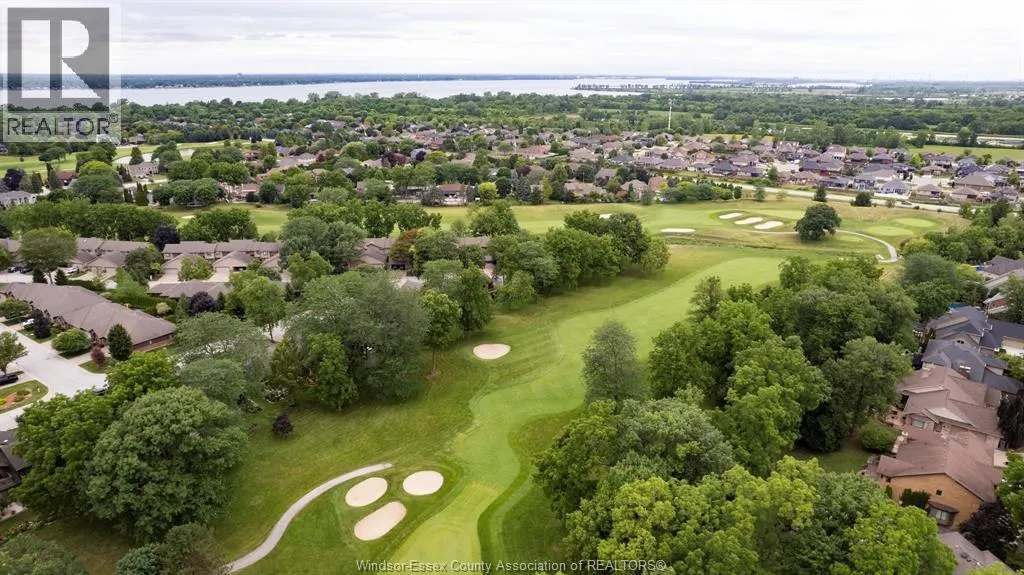15 FAIRWAY CRESCENT