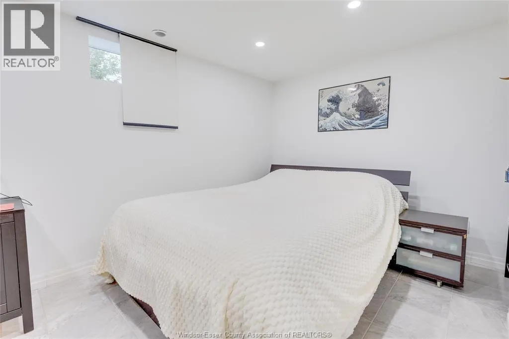 4330 MOUNT ROYAL