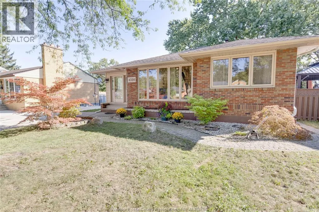 4330 MOUNT ROYAL