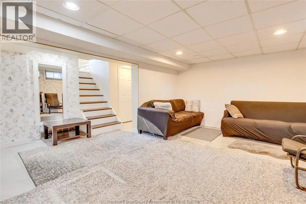 4330 MOUNT ROYAL