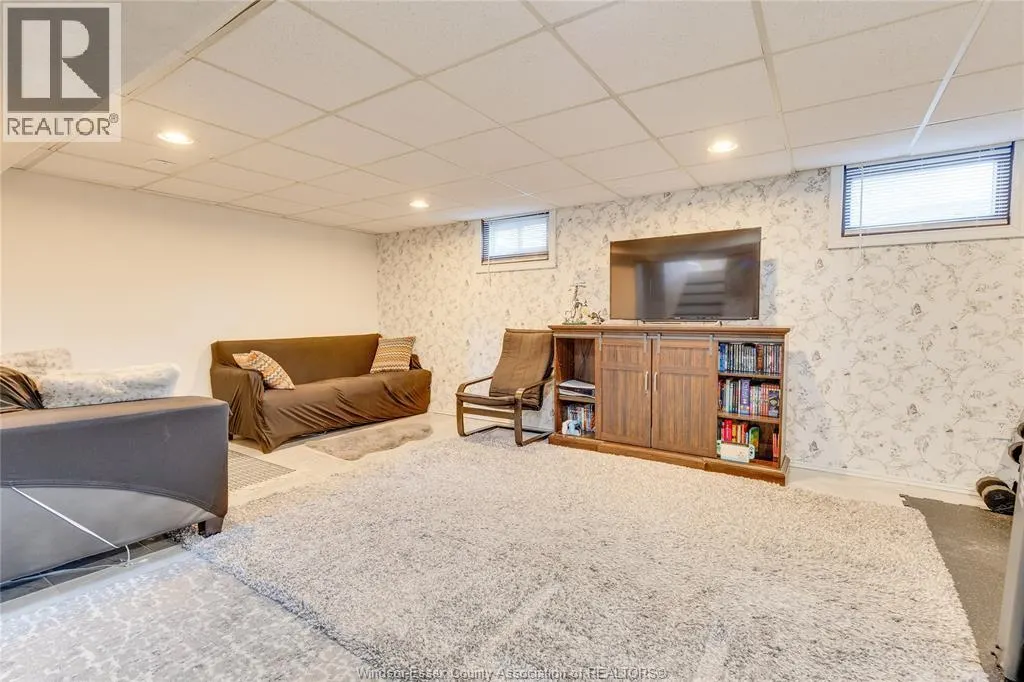 4330 MOUNT ROYAL
