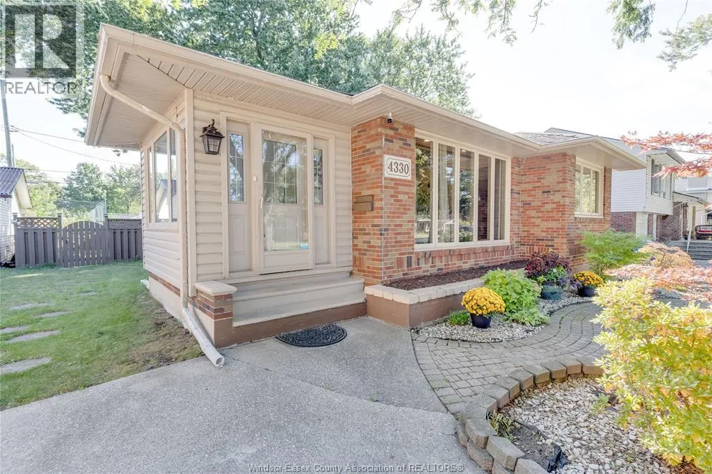 4330 MOUNT ROYAL