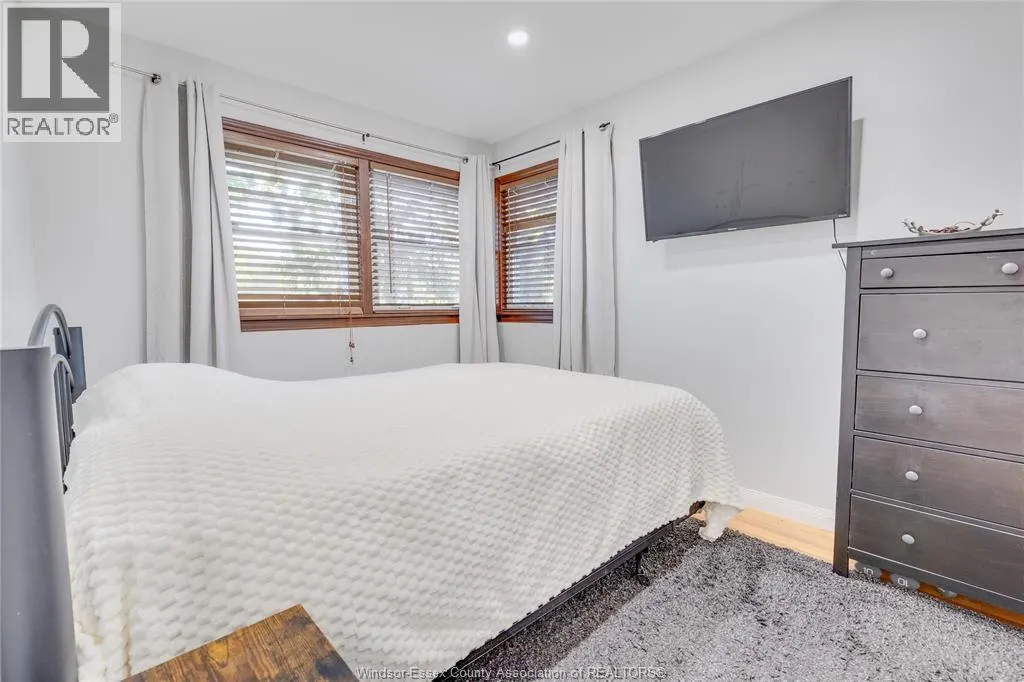 4330 MOUNT ROYAL