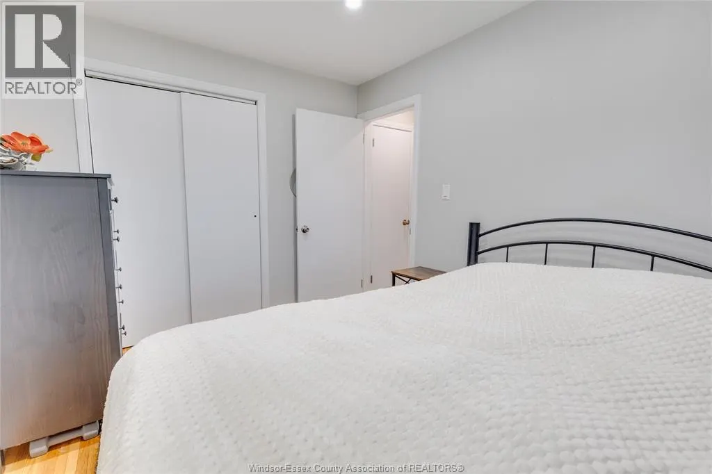 4330 MOUNT ROYAL