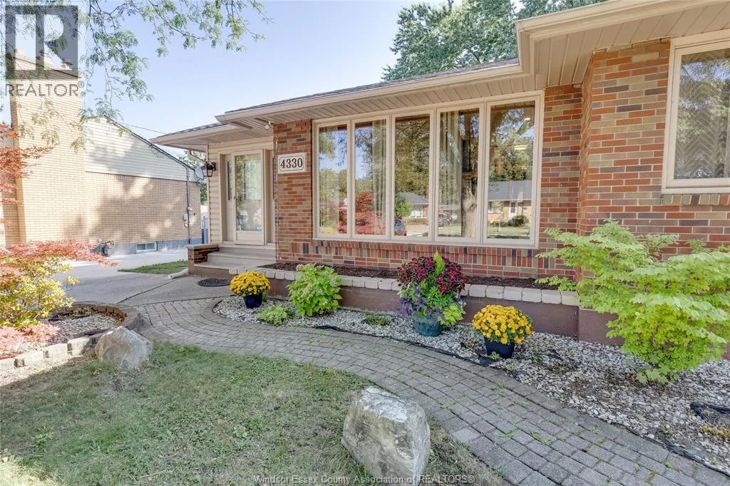 4330 MOUNT ROYAL