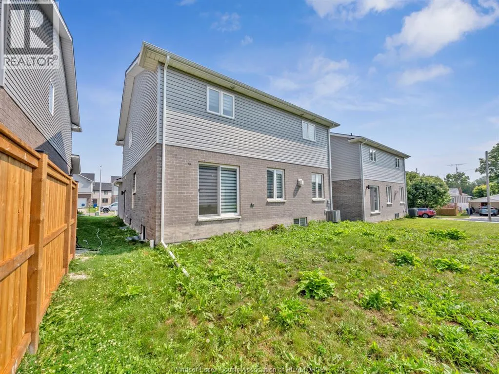 87 WARWICK DRIVE