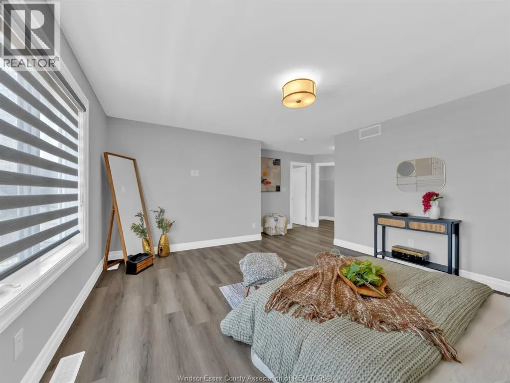 87 WARWICK DRIVE