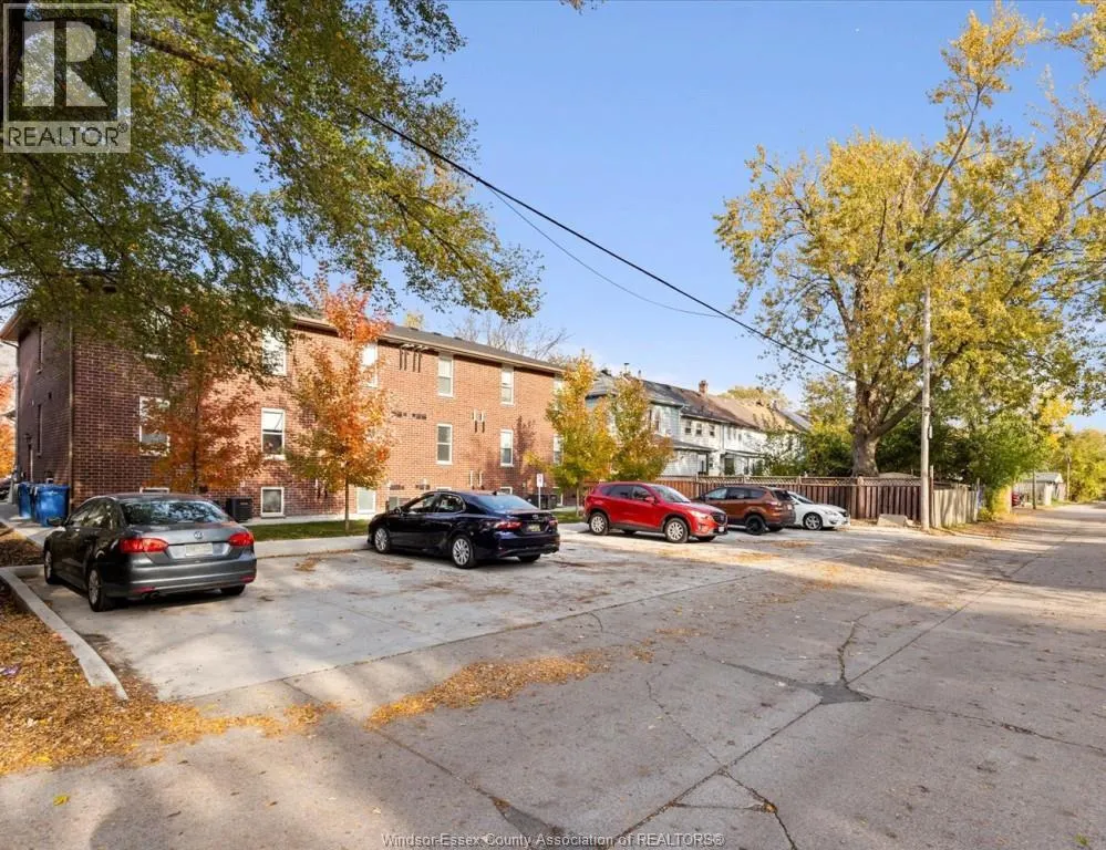 717 St. Antoine Unit# 3