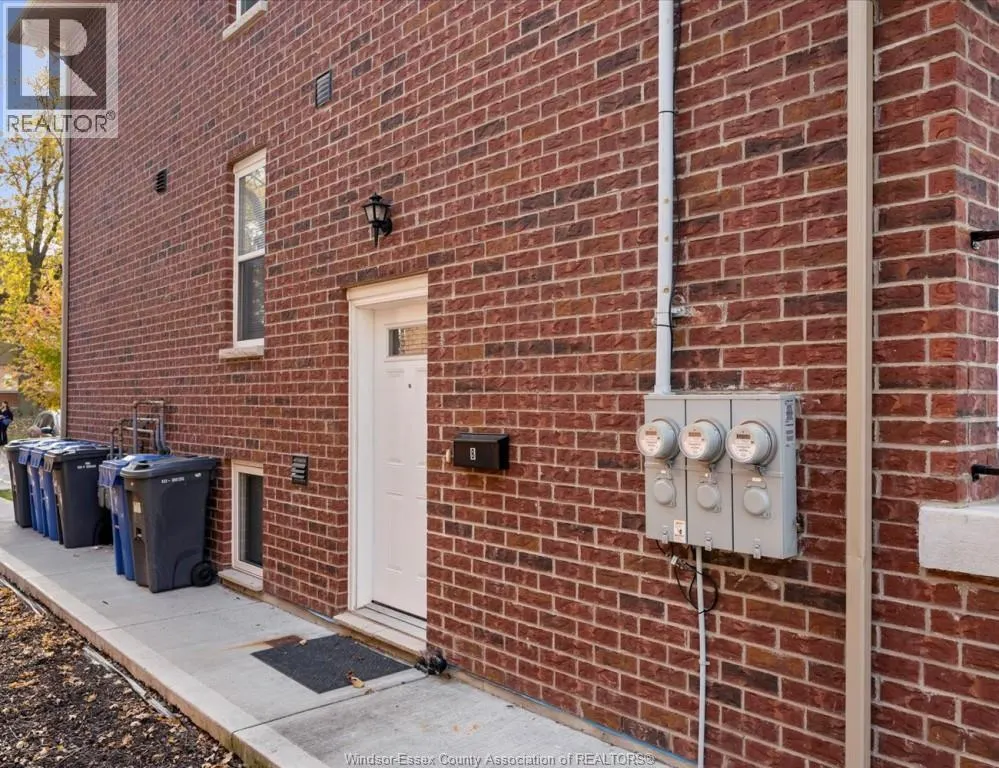 717 St. Antoine Unit# 3