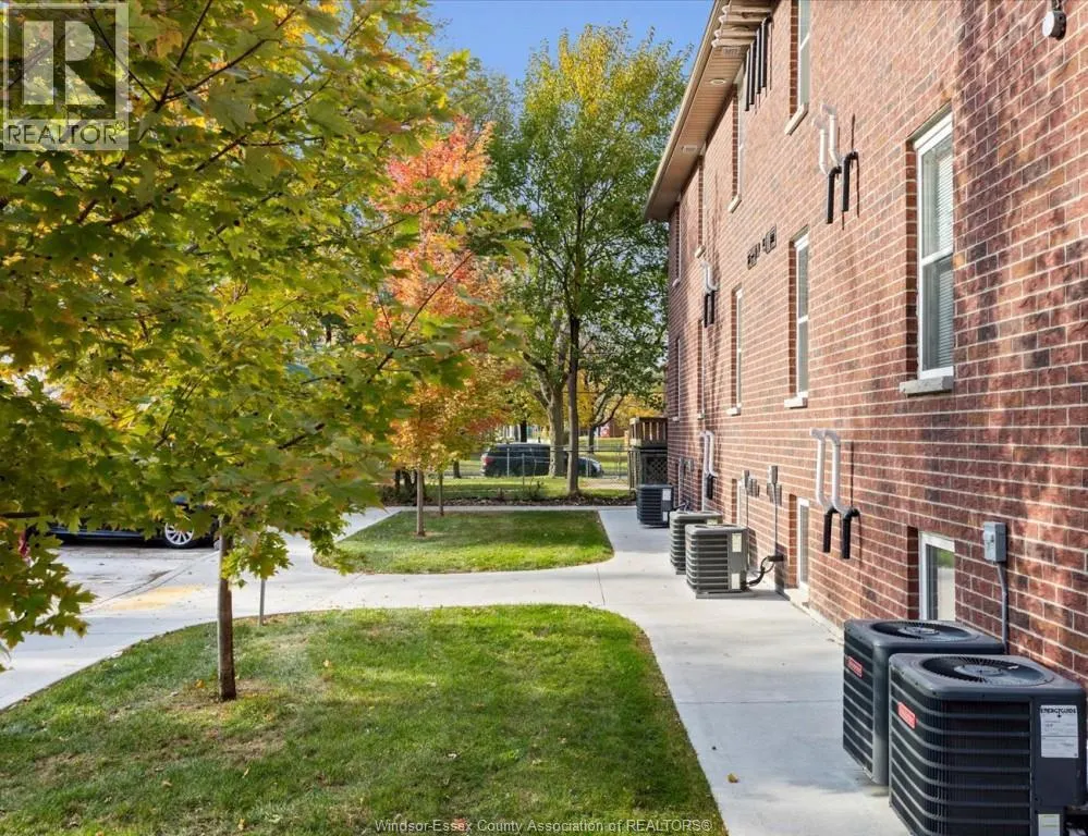 717 St. Antoine Unit# 3