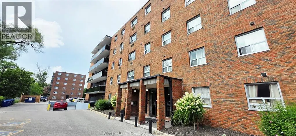 3900 WYANDOTTE STREET East Unit# 117