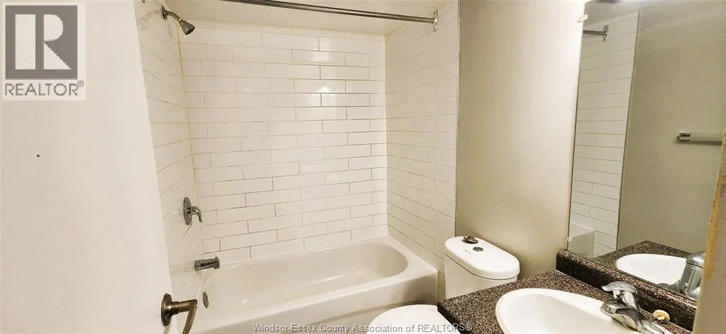 3900 WYANDOTTE STREET East Unit# 117