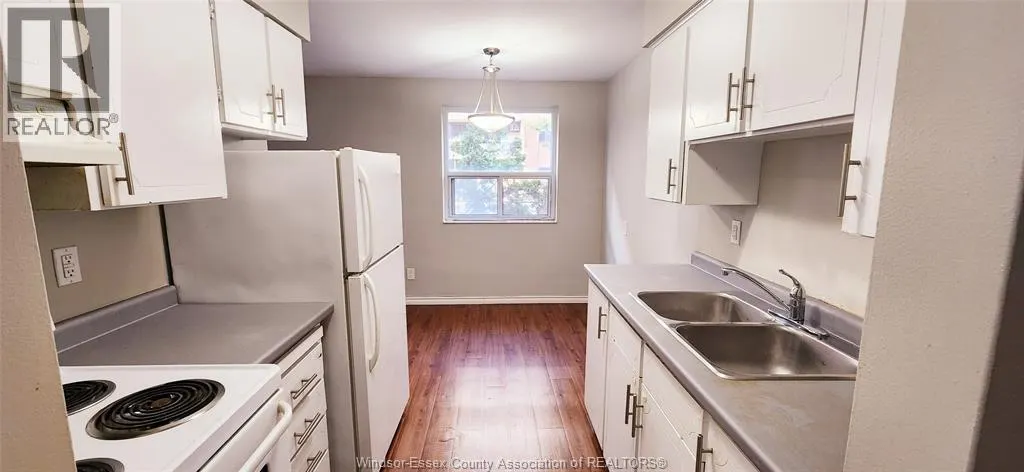 3900 WYANDOTTE STREET East Unit# 117