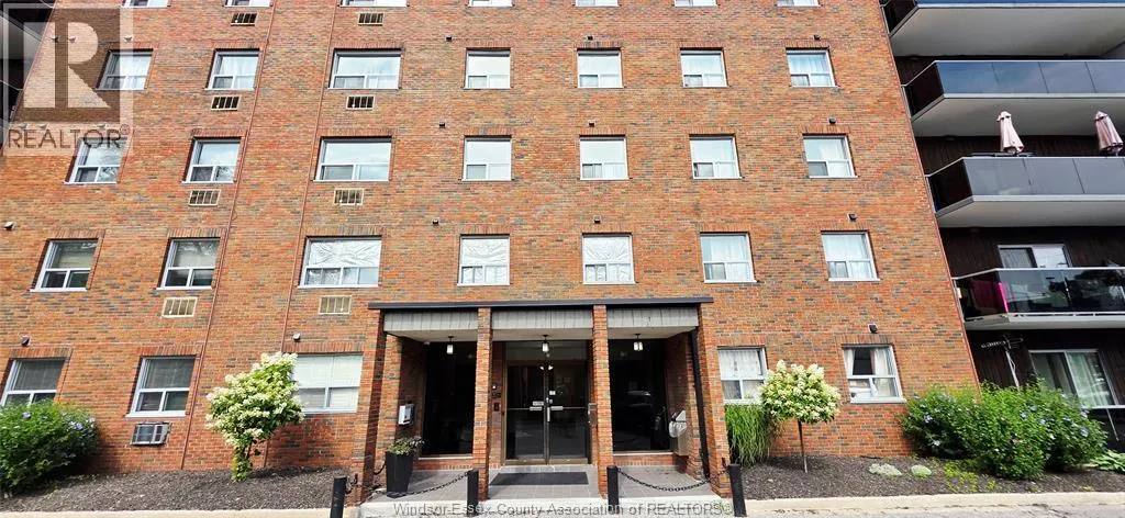 3900 WYANDOTTE STREET East Unit# 117