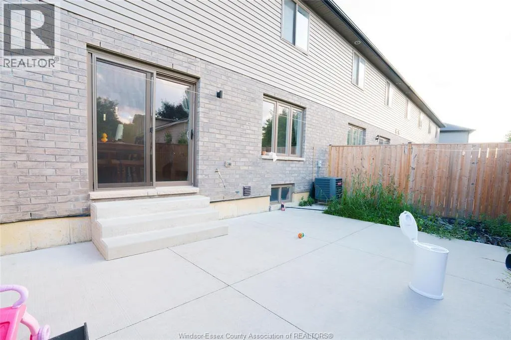 1212 KAMLOOPS STREET