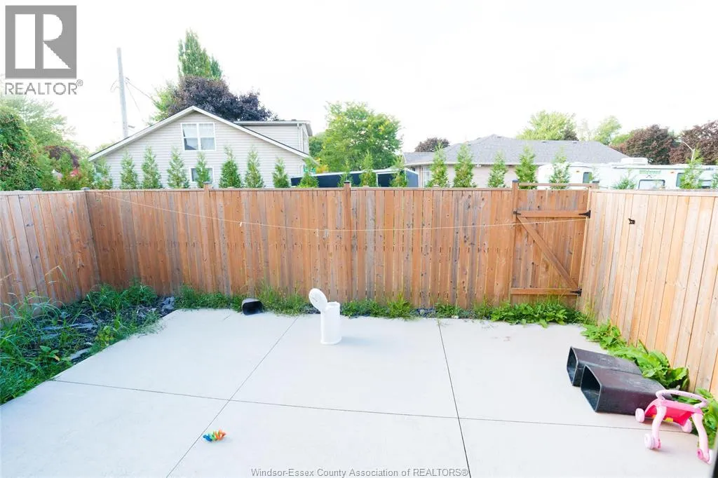 1212 KAMLOOPS STREET