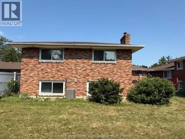 2951 ST. CLAIR AVENUE