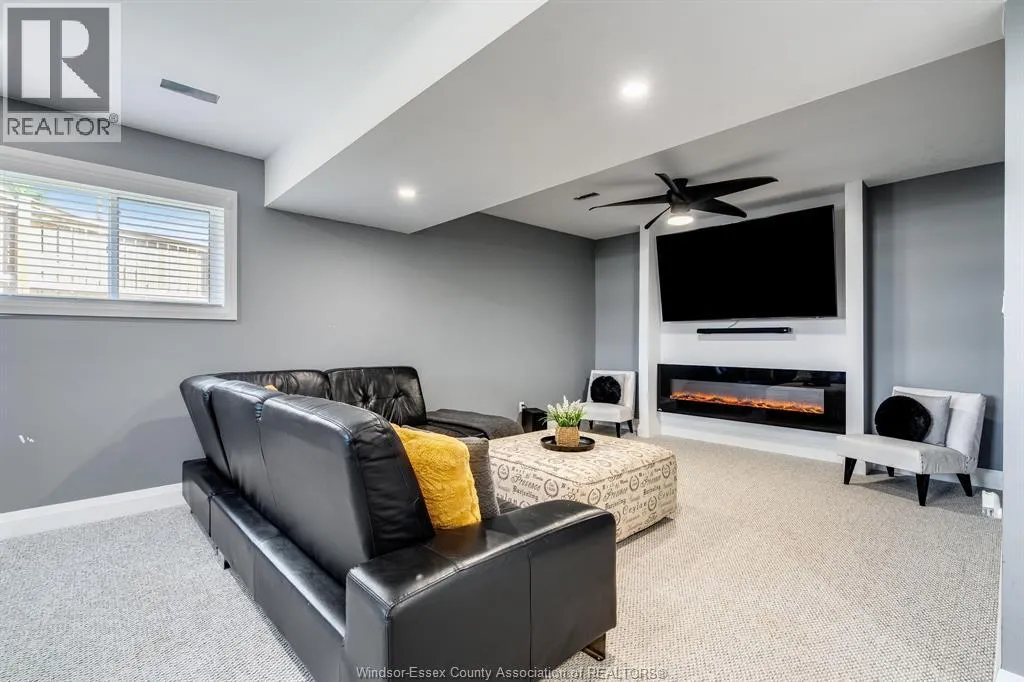 13 Hawthorne CRESCENT
