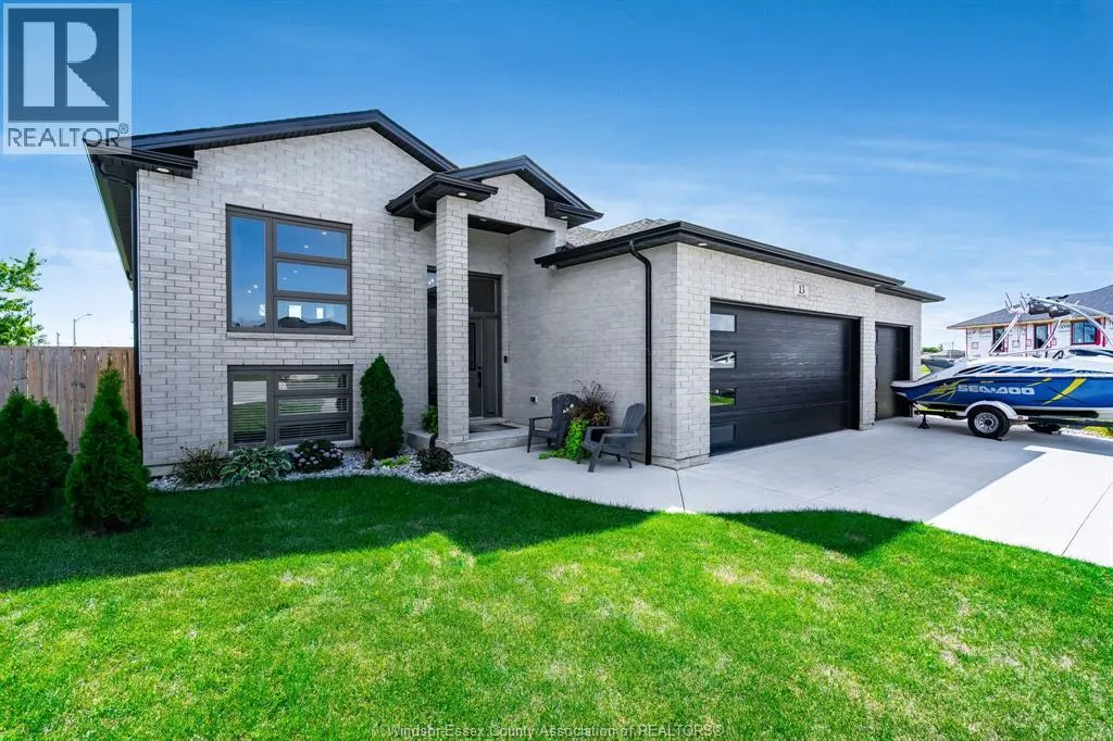 13 Hawthorne CRESCENT