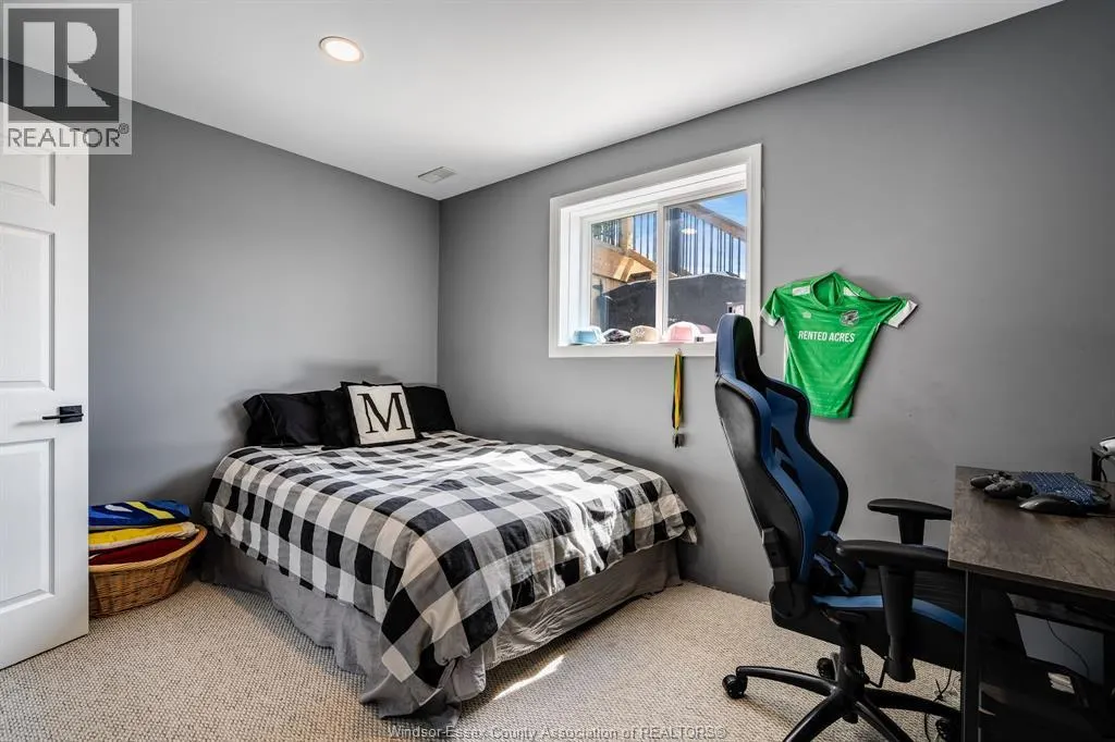 13 Hawthorne CRESCENT
