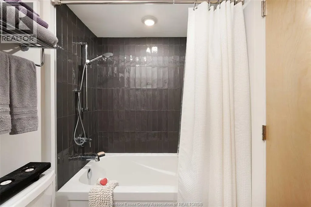 2175 WYANDOTTE STREET East Unit# 505