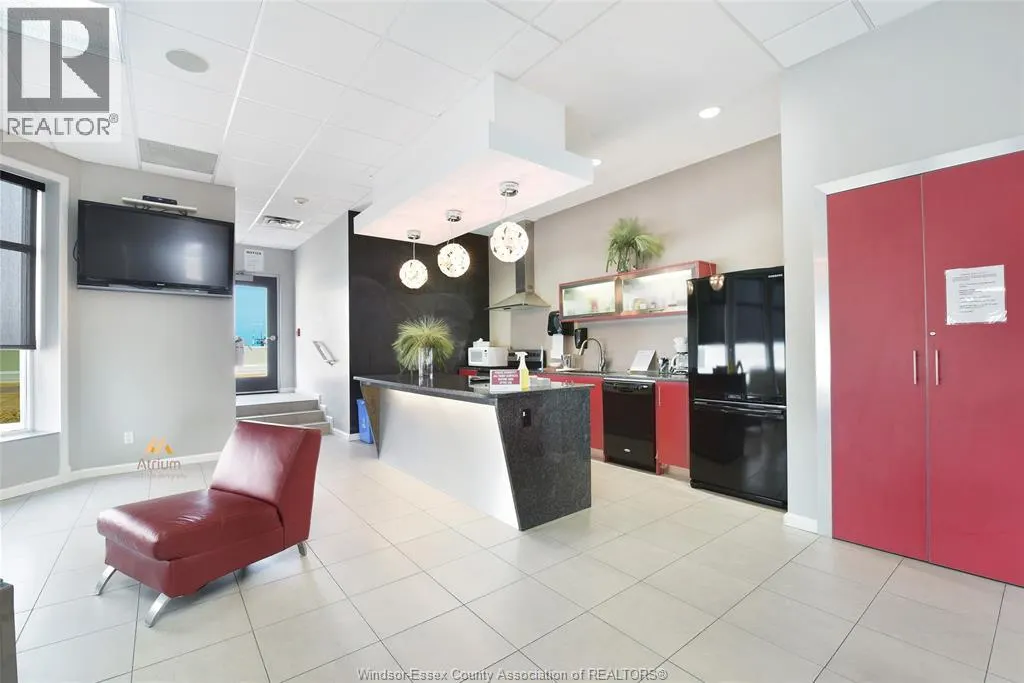 2175 WYANDOTTE STREET East Unit# 505
