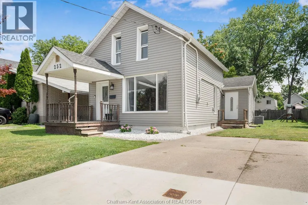 252 Selkirk STREET