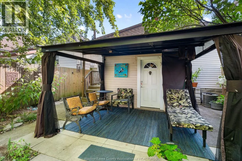 1045 Gladstone Avenue