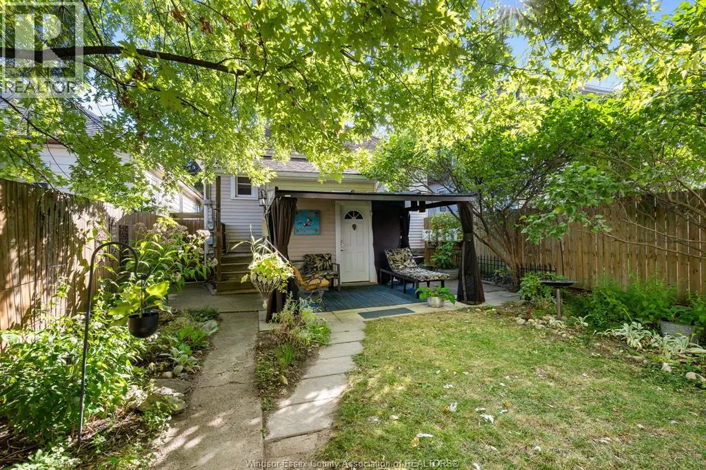 1045 Gladstone Avenue
